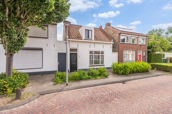 Foto - Verkocht onder voorbehoud: Karakteristiek pand nabij het historische centrum van Klundert